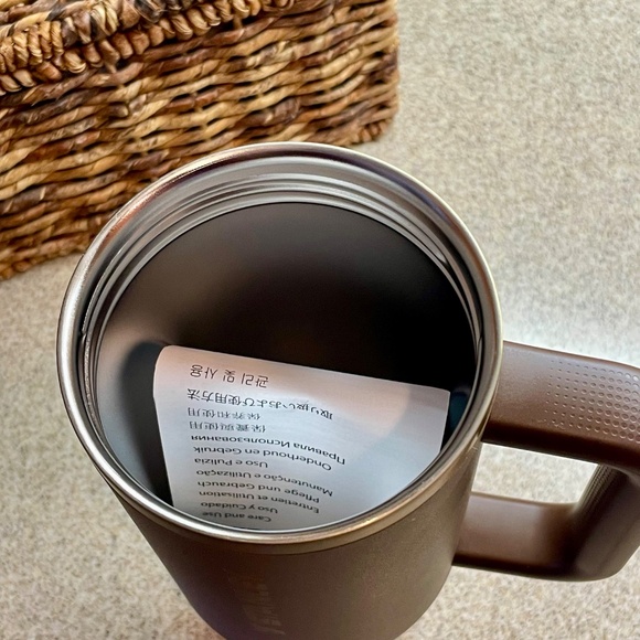 ----------SOLD -------No longer available
Espresso Gold STANLEY 40 oz. Protour - Picture 5 of 6